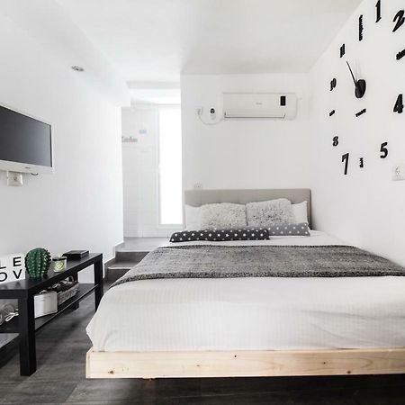 Stunning Studio By The Beach With Free Parking Tel Aviv-Jaffa Exterior foto